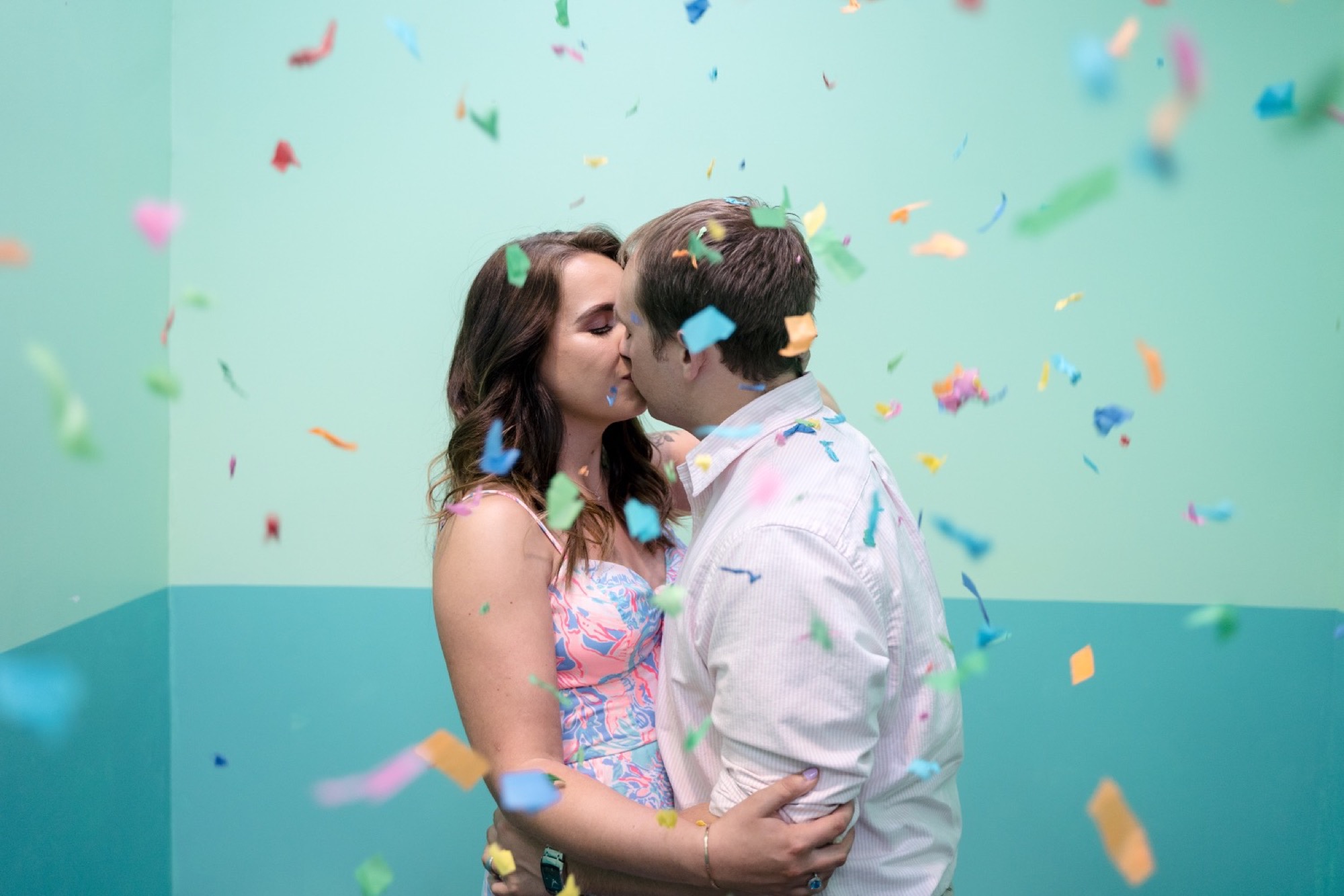 couple kissing in confetti at wonder wonder kc