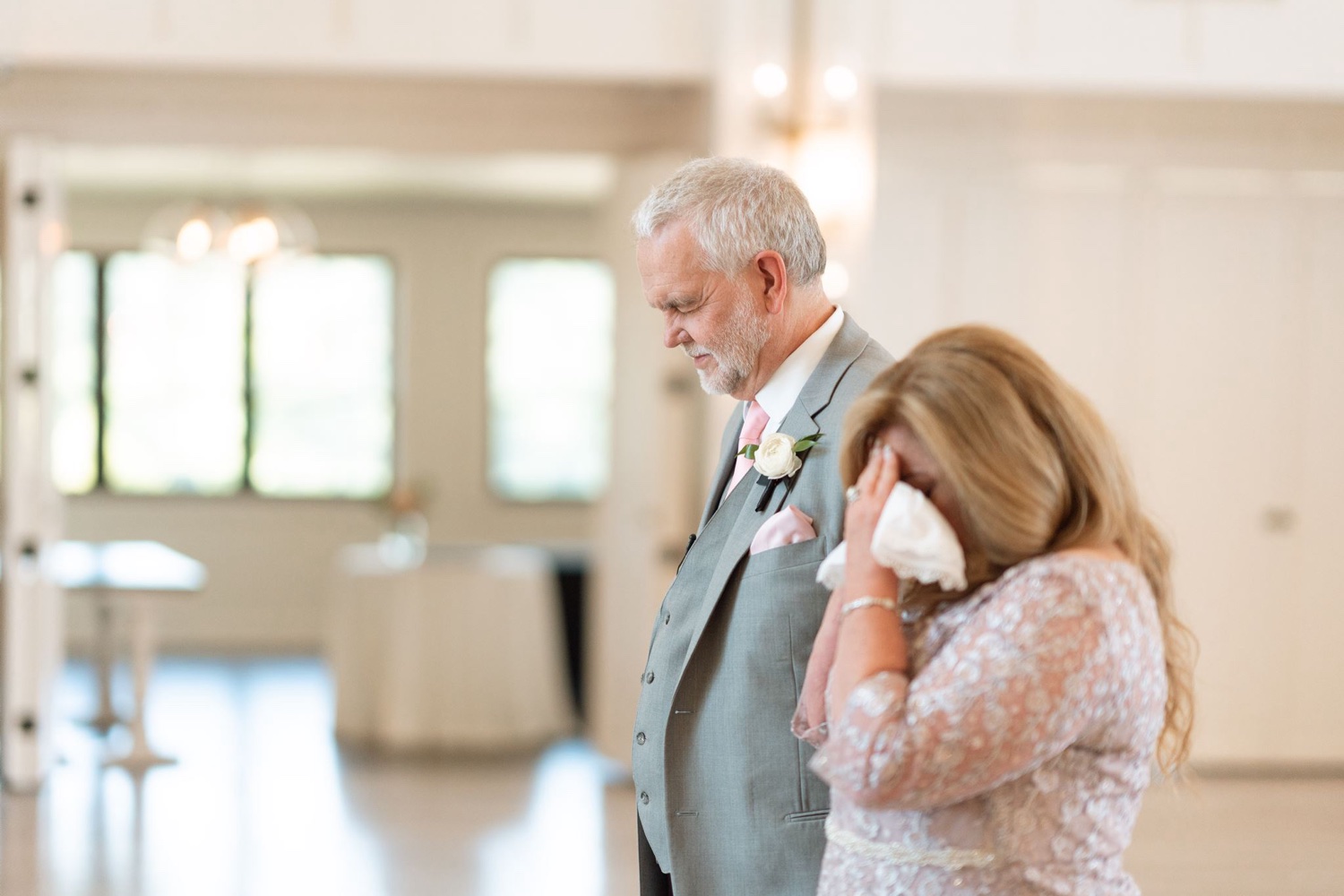 Parents closing their eyes during first look at White Iron Ridge